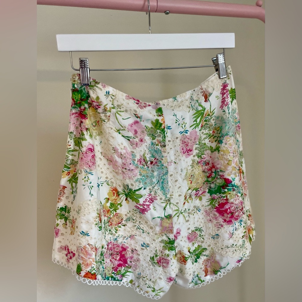 Sommerset Eyelet Circle Trim Shorts - Picture 5 of 8